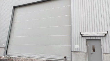 شراء نطاق درجة حرارة التشغيل من ناقص 30 درجة مئوية إلى زائد 60 درجة مئوية أبواب قماشية رفع عمودي مع كشف العوائق، زر إيقاف الطوارئ، وأقصى ارتفاع 12 مترًا online manufacture