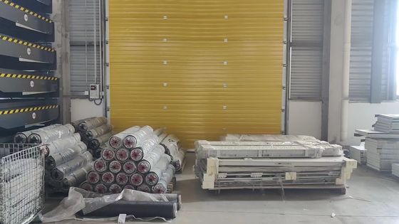 شراء تخصيص RAL9002 أبواب المرآب القطاعية مع آلة الإنسان وواجهة صندوق التحكم online manufacture