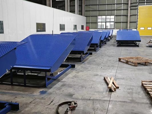 محطة تحميل الهيدروليكية الكهربائية مستوى رصيف الحمل الديناميكي 6800kg / الحمل الثابت 13600kg