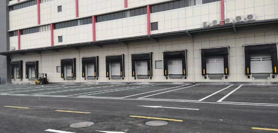 الخدمات اللوجستية الباب القطعي المعزول أبواب المستودع الصناعي